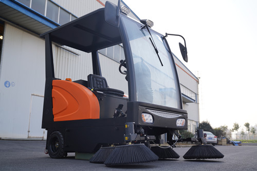 駕駛式掃地機 駕駛式掃地機.jpg