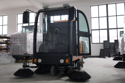 掃地機生產廠家 榮事達RS-CAR180 駕駛式掃地機.jpg