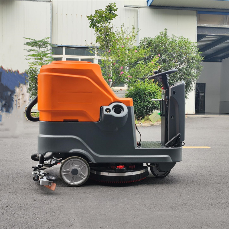 避開四大誤區(qū),選擇合適的駕駛式洗地機 避開四大誤區(qū),選擇合適的駕駛式洗地機.jpg